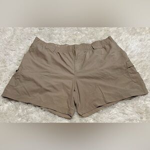 Columbia Women’s Size XL Tan Cargo Shorts EUC